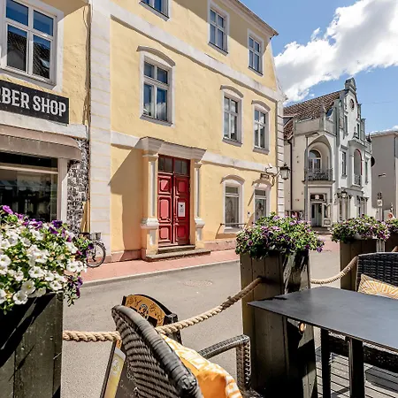 Апартаменты Old Town Free Parking